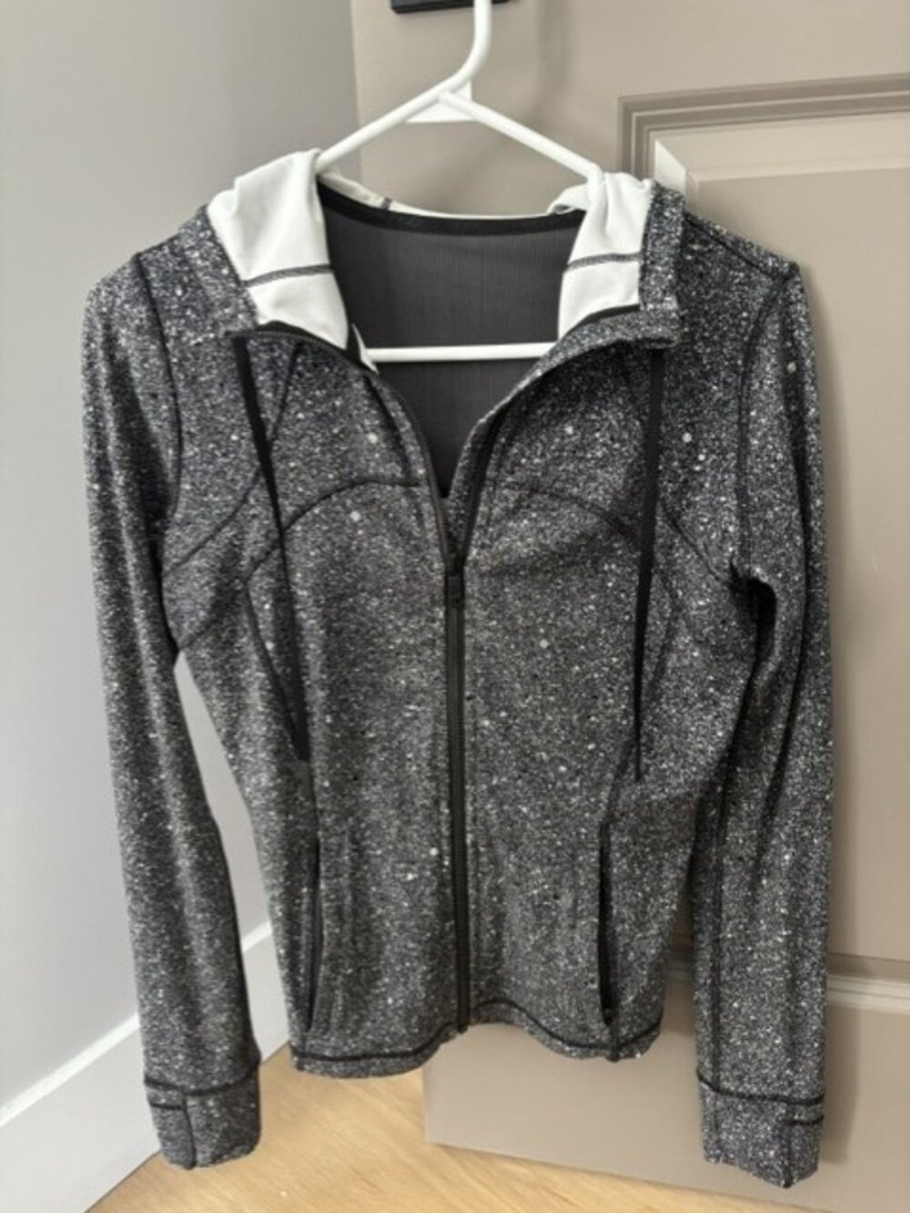 Lululemon XS woman's jacket black/grey/white